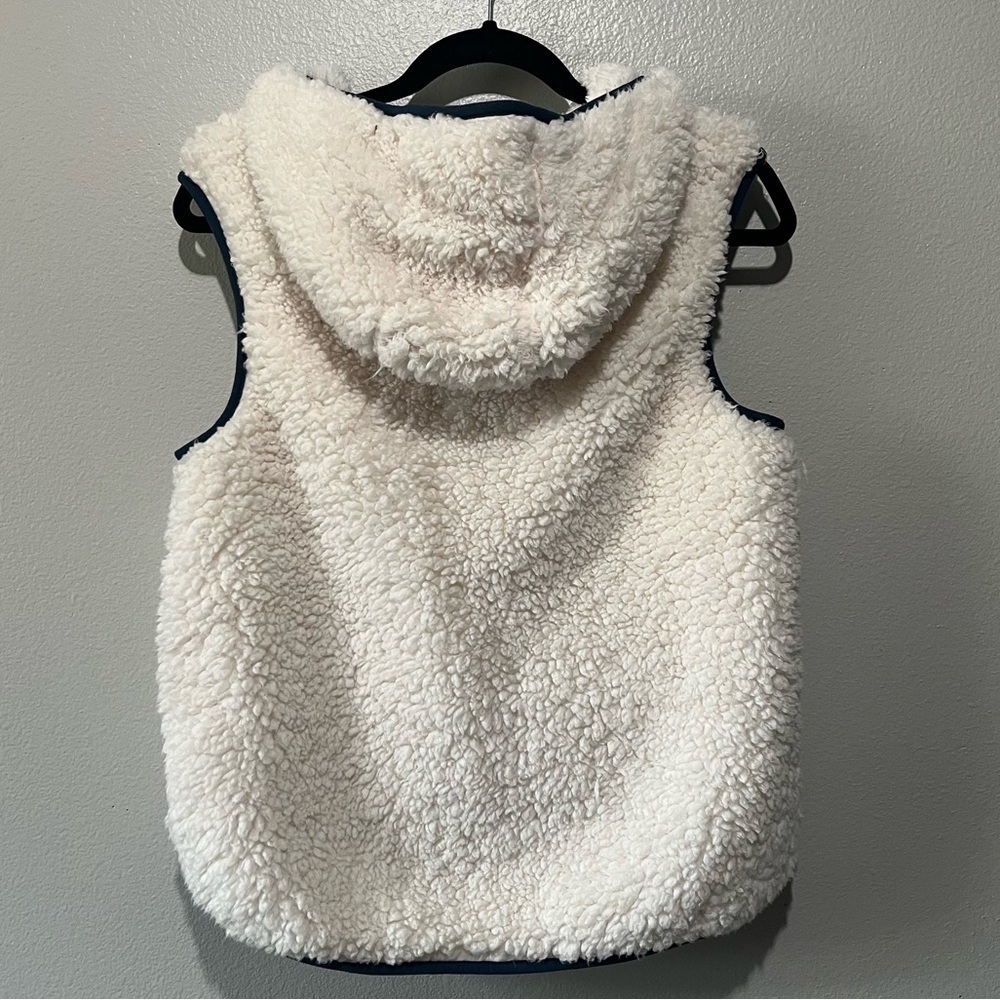 WEATHERPROOF VINTAGE- Comfy Sherpa Full Zip Vest in White with Navy deta… - Picture 3 of 5